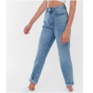 Urban Outfitters BDG high rise mom jeans size 27